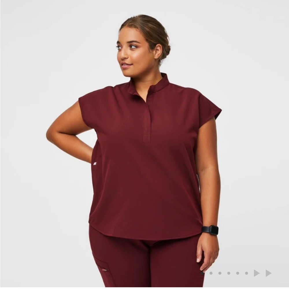 Figs - Rafaela 3 pocket scrub top